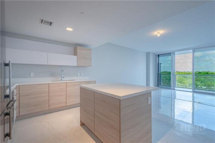 Property Photo:  16385 Biscayne Boulevard 405  FL 33160 
