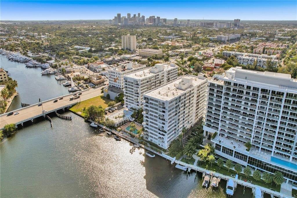 Property Photo: 1170 N Federal Highway 311 FL 33304