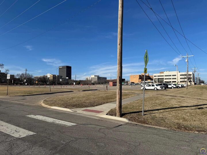 Property Photo:  400 SE 8th Ave  KS 66607 