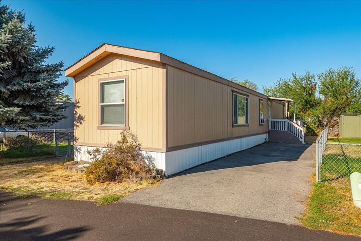 Property Photo:  21725 E Wellesley Ave 9  WA 99027 