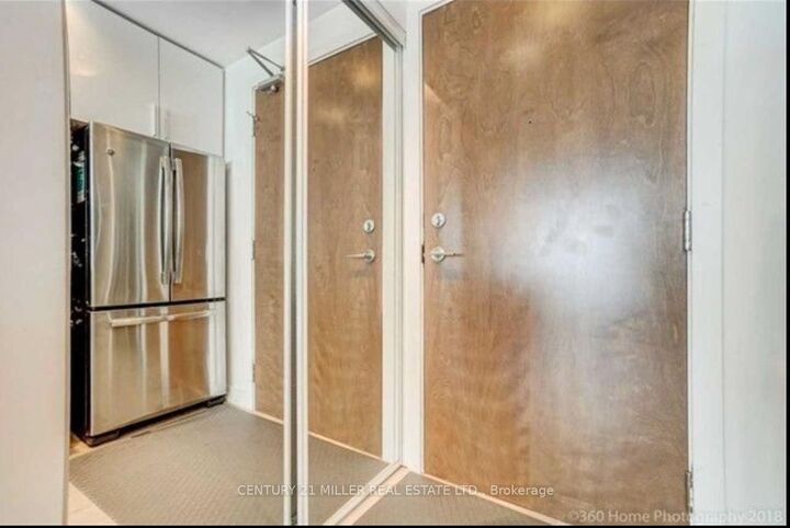 Property Photo: 2212 Lake Shore Blvd West Boulevard W 4104 ON M8V 0C2