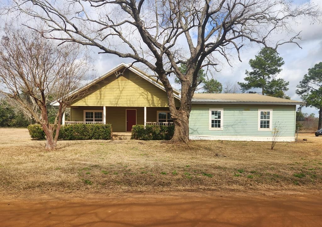 Property Photo:  827 Bonnie Tuk Road  GA 31768 