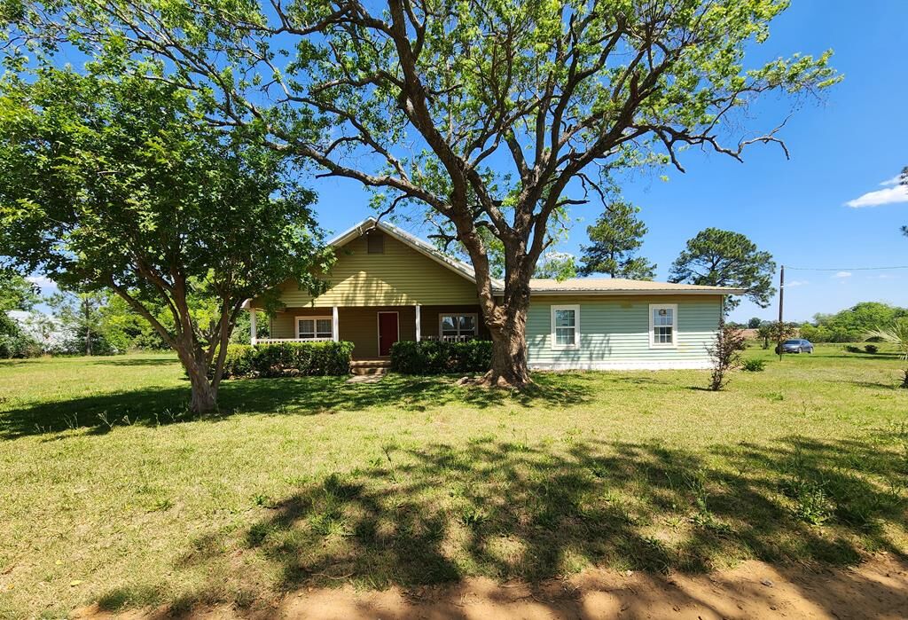 Property Photo:  827 Bonnie Tuk Road  GA 31768 