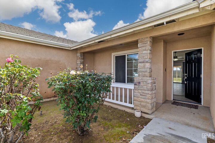 Property Photo:  12325 Lavina Avenue  CA 93312 