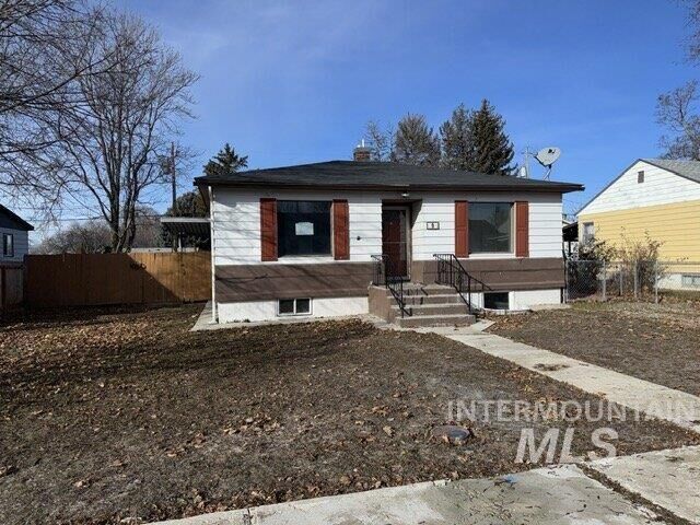 Property Photo:  9 N State St  ID 83651 