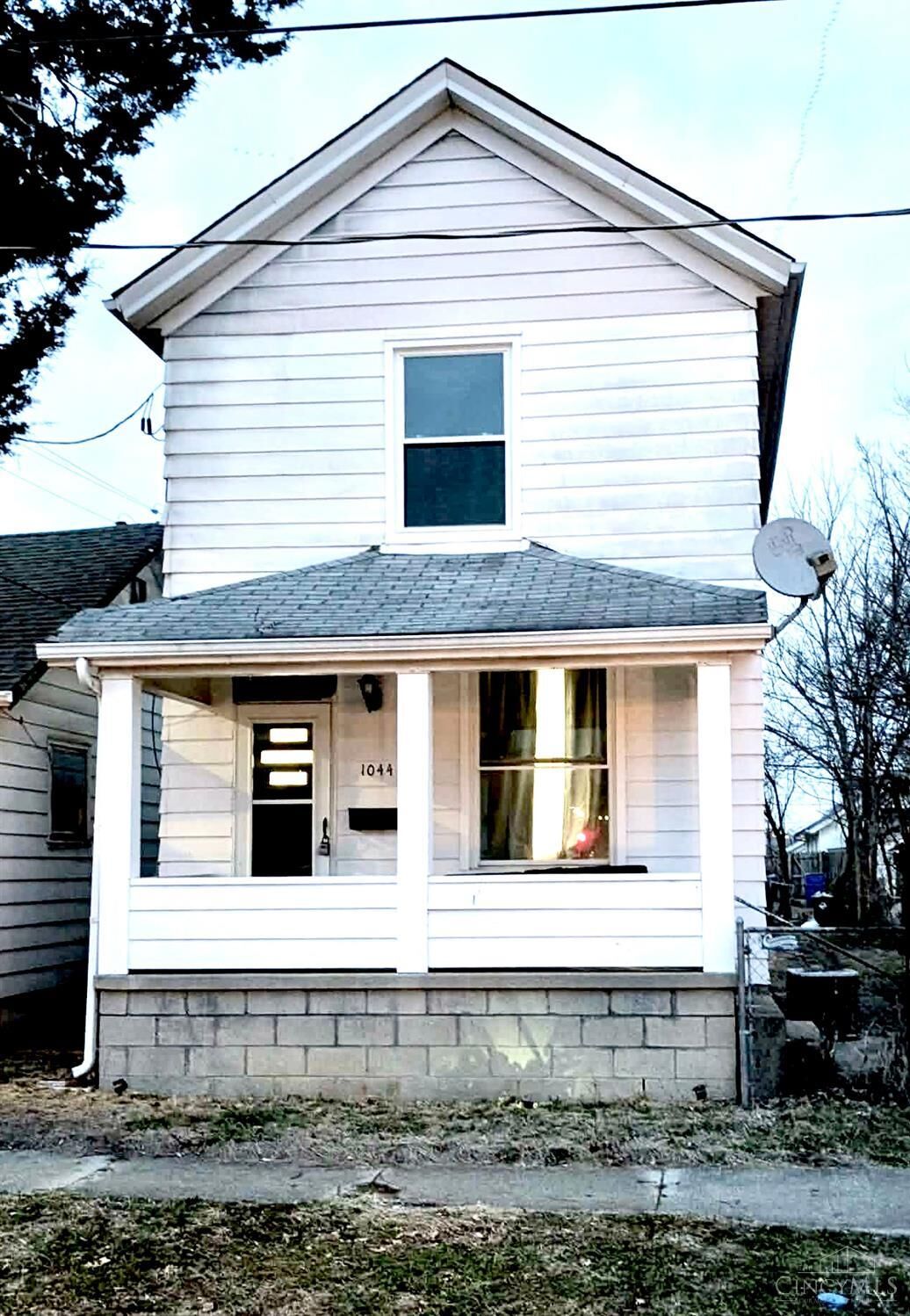 Property Photo:  1044 Hunt Avenue  OH 45013 