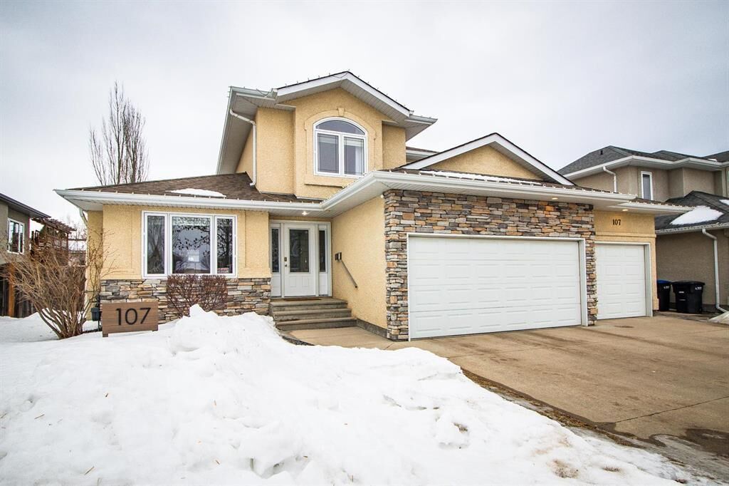 Property Photo:  107 Fraser Crescent  MB R7A 2X2 
