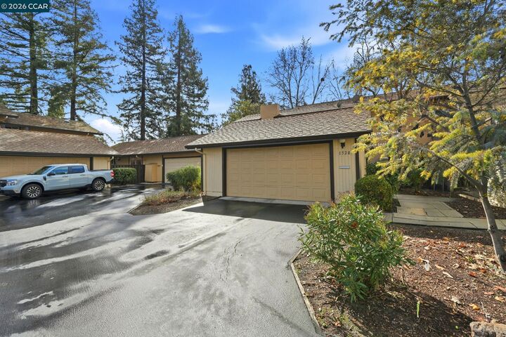 Property Photo: 1520 Candelero Dr CA 94598