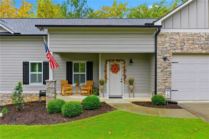 Property Photo:  221 Windsor Way  GA 30143 