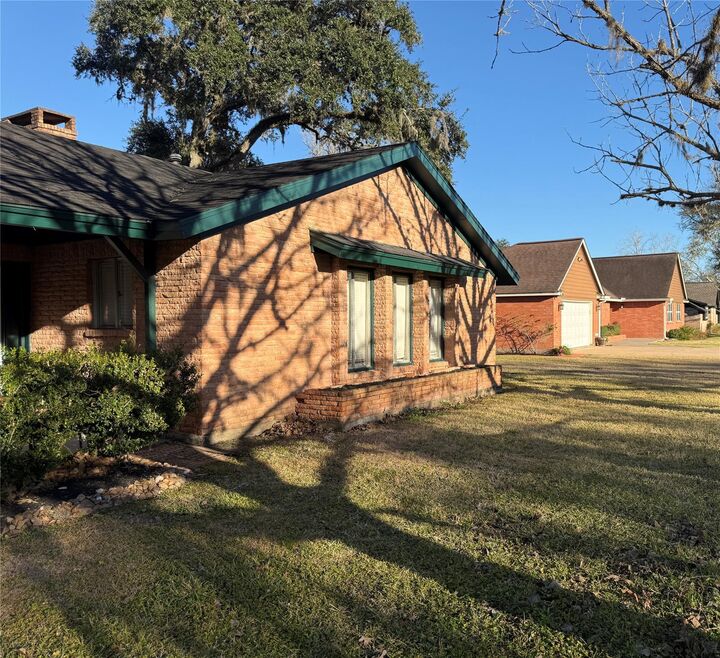 Property Photo:  1206 Kent Street  TX 77480 