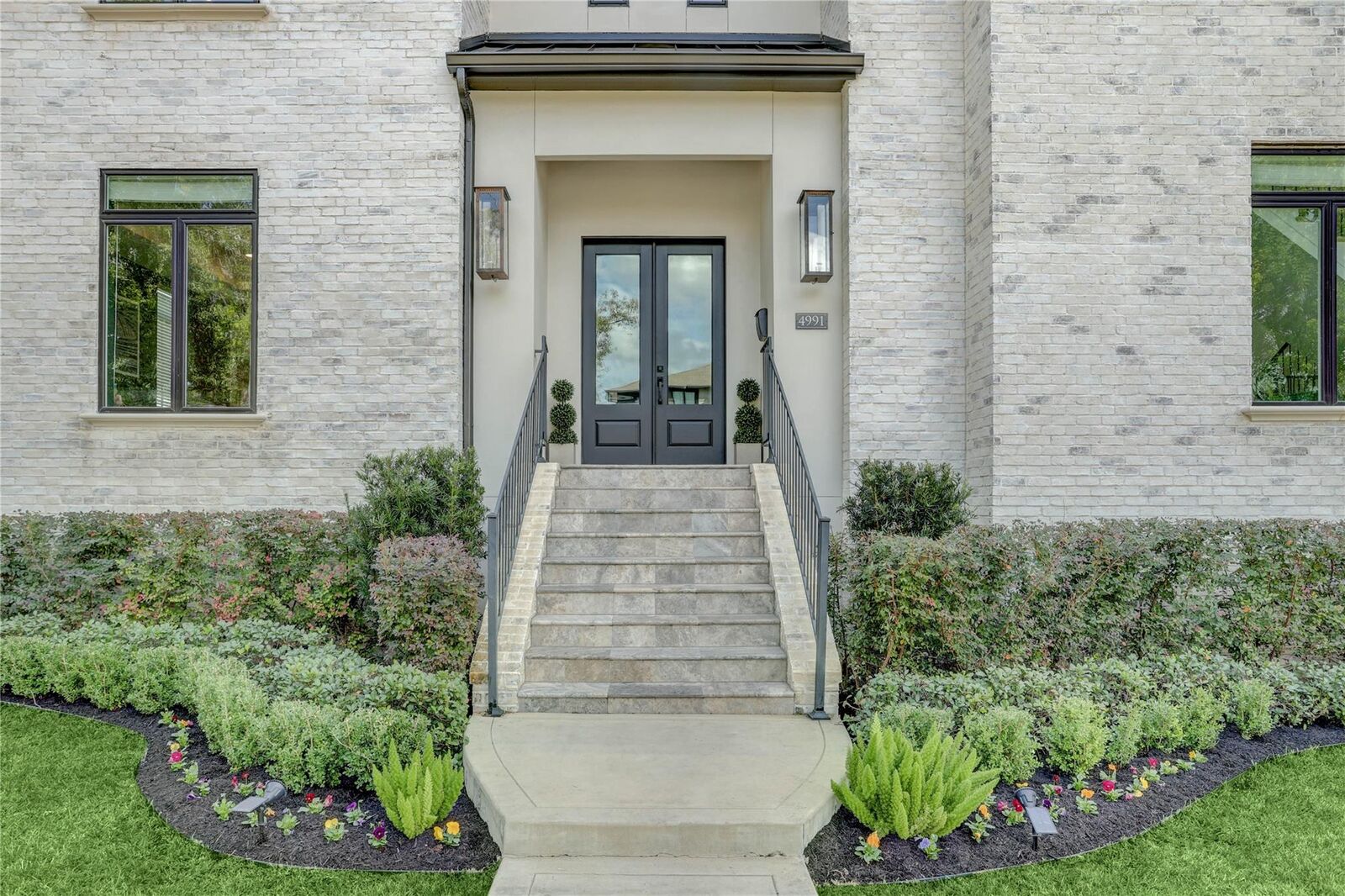 Property Photo: 4991 Dumfries Drive TX 77096