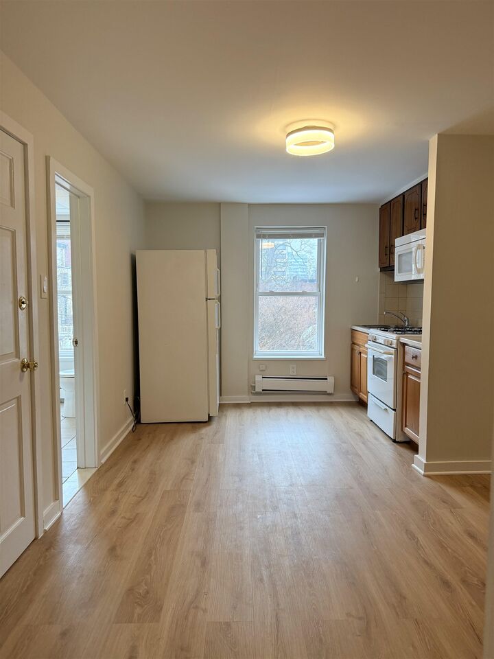 Property Photo:  142 Erie St 2  NJ 07302 