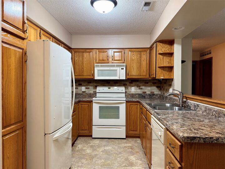 Property Photo:  409 SE Delaware Avenue 202  IA 50021 