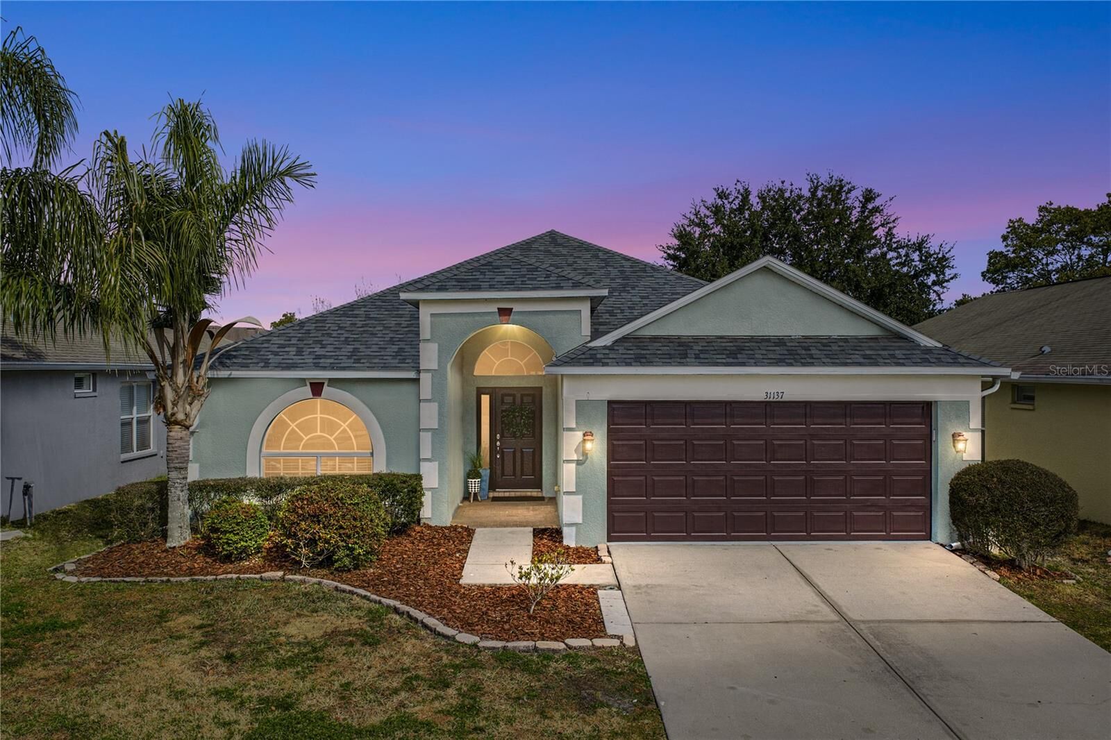 Property Photo:  31137 Whinsenton Drive  FL 33543 
