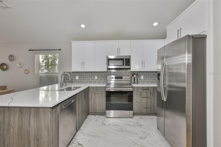 Property Photo:  2331 W Chestnut Street  FL 33607 
