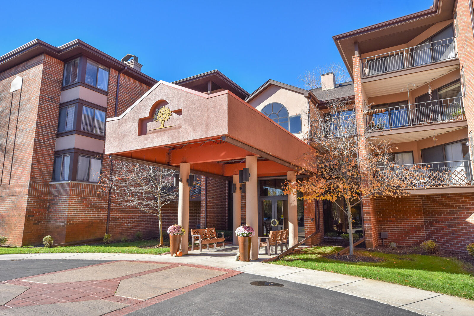 Property Photo: 1600 W Green Tree Rd 302 WI 53209