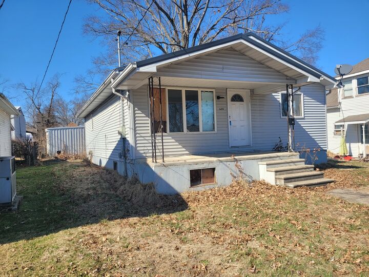 Property Photo: 609 S Ledford Street IL 62946