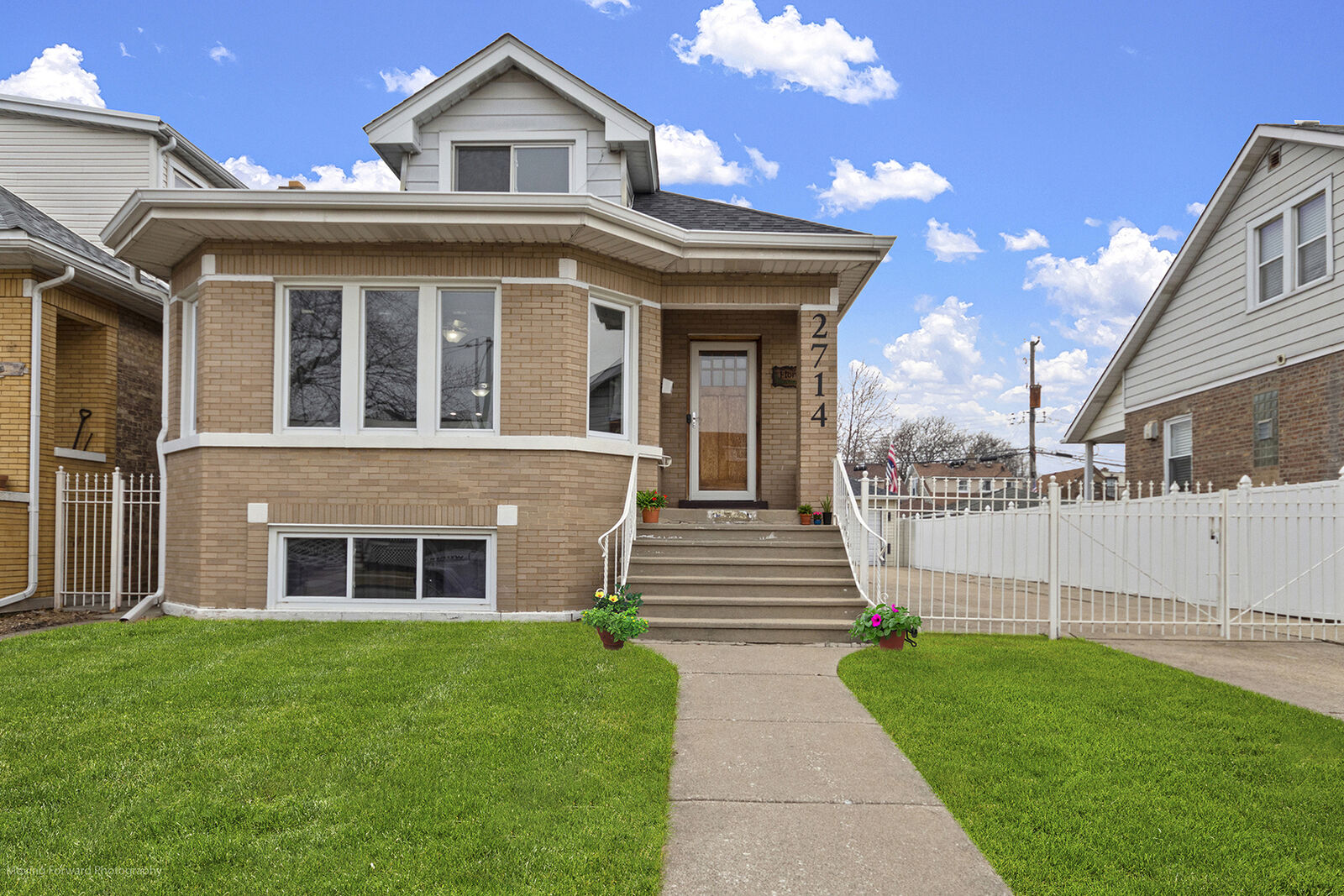 Property Photo:  2714 N Mango Avenue  IL 60639 