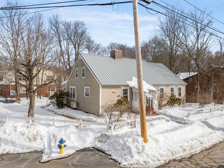 Property Photo:  27 Grove Street  ME 04083 