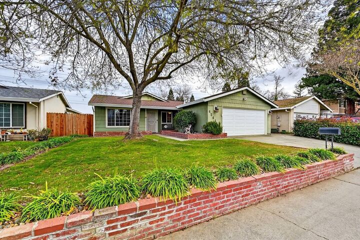 Property Photo: 4241 Rosecrest Way CA 95826