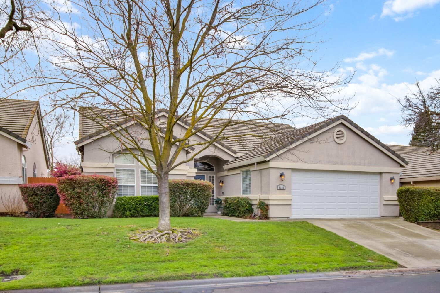 Property Photo:  5242 Wyndham Oak Lane  CA 95608 