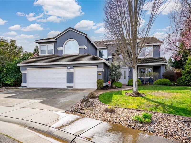 Property Photo: 316 Sandstone Court CA 95747