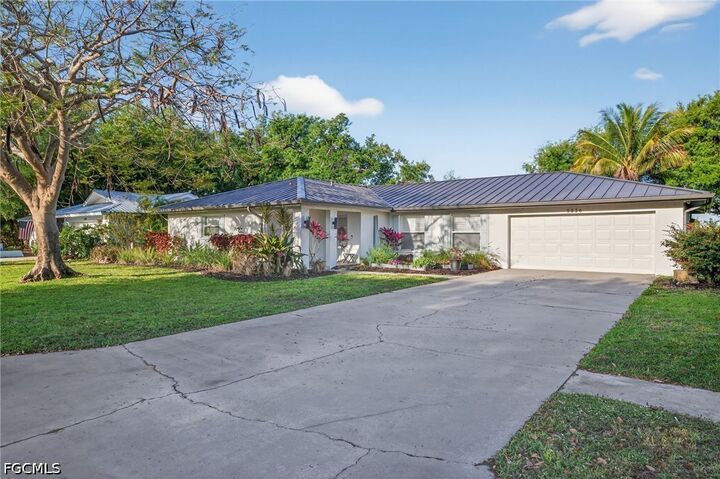 Property Photo:  5336 Chippendale Circle W  FL 33919 