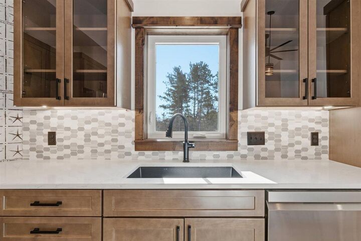 Property Photo:  1422 Creekwood Drive  WI 54017 