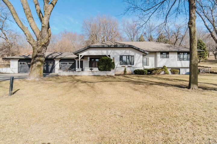 Property Photo: 2811 Memorial Dr IA 51103