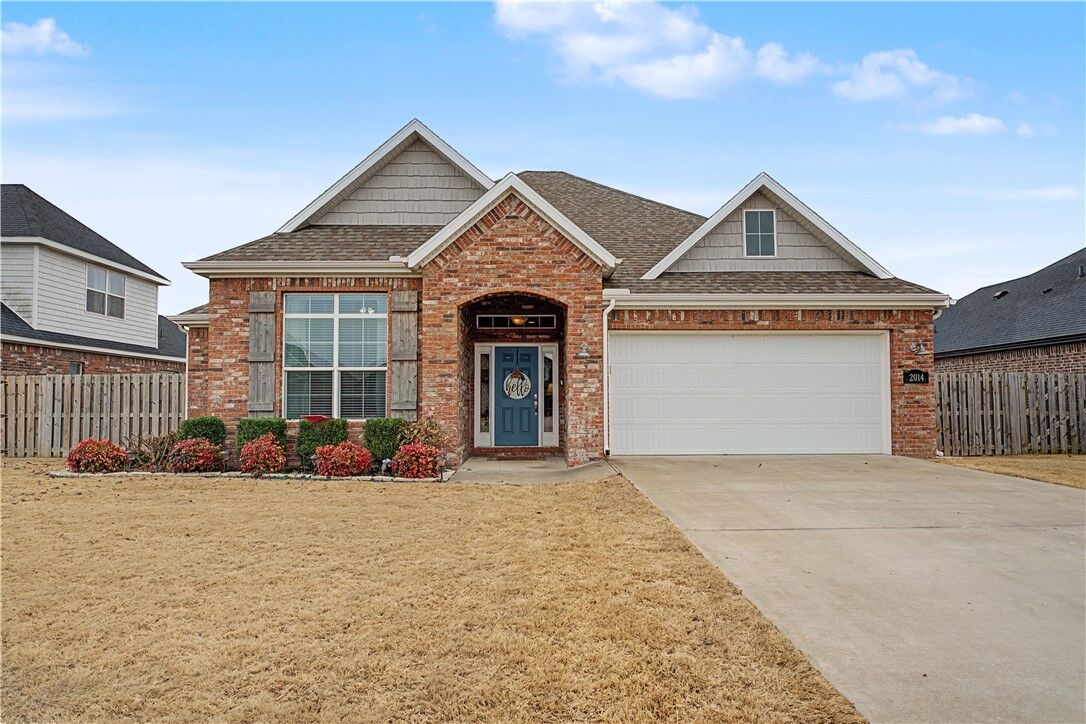 Property Photo:  2014 W Broadway Place  AR 72758 