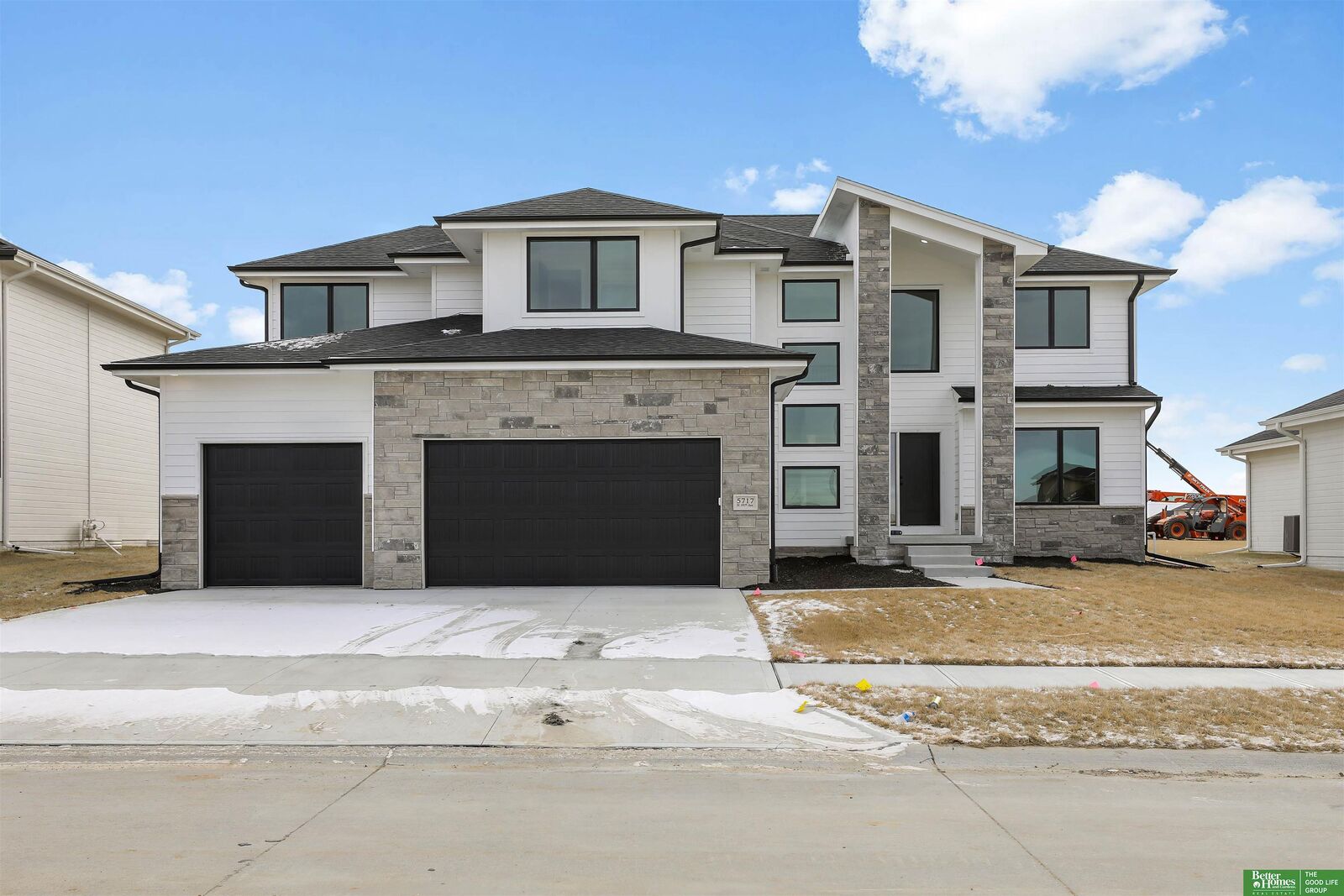 Property Photo: 5717 N 197th Avenue NE 68022