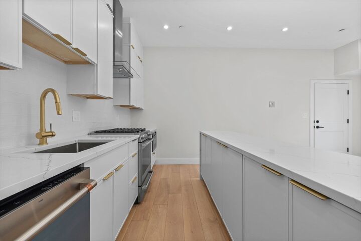 Property Photo:  747 Cambridge St 2  MA 02141 
