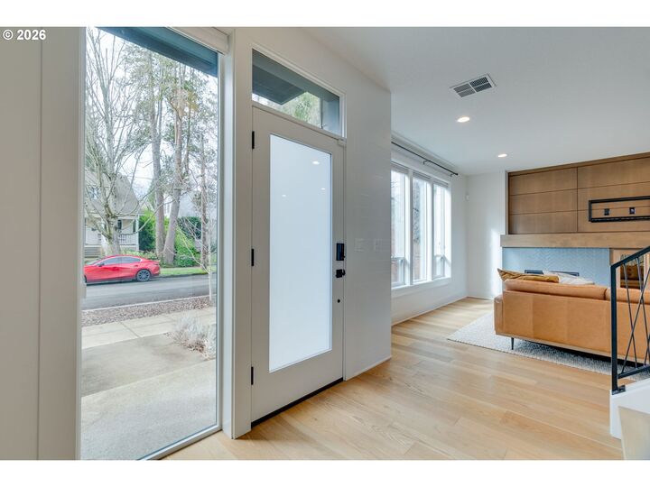 Property Photo:  5872 SE 15th Ave  OR 97202 