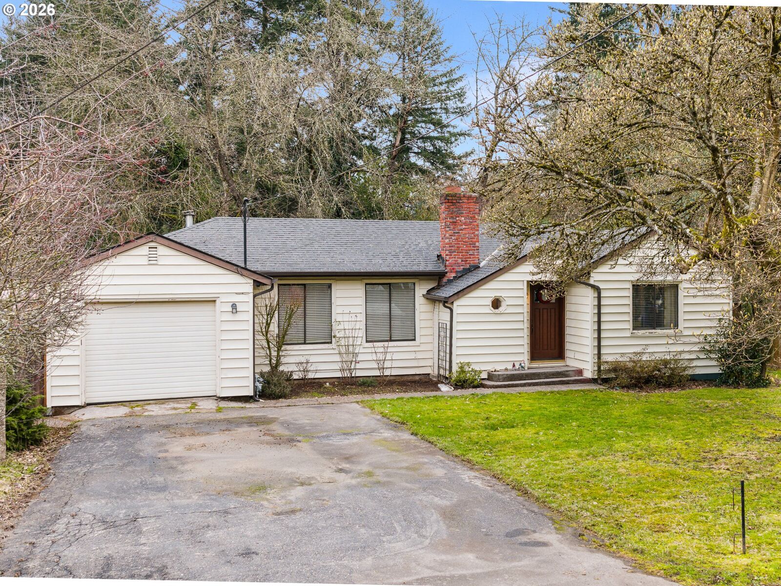 Property Photo:  10002 SE Hollywood Ave  OR 97222 