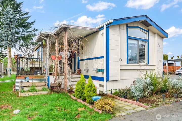 Property Photo:  16600  25th Avenue NE 109  WA 98271 