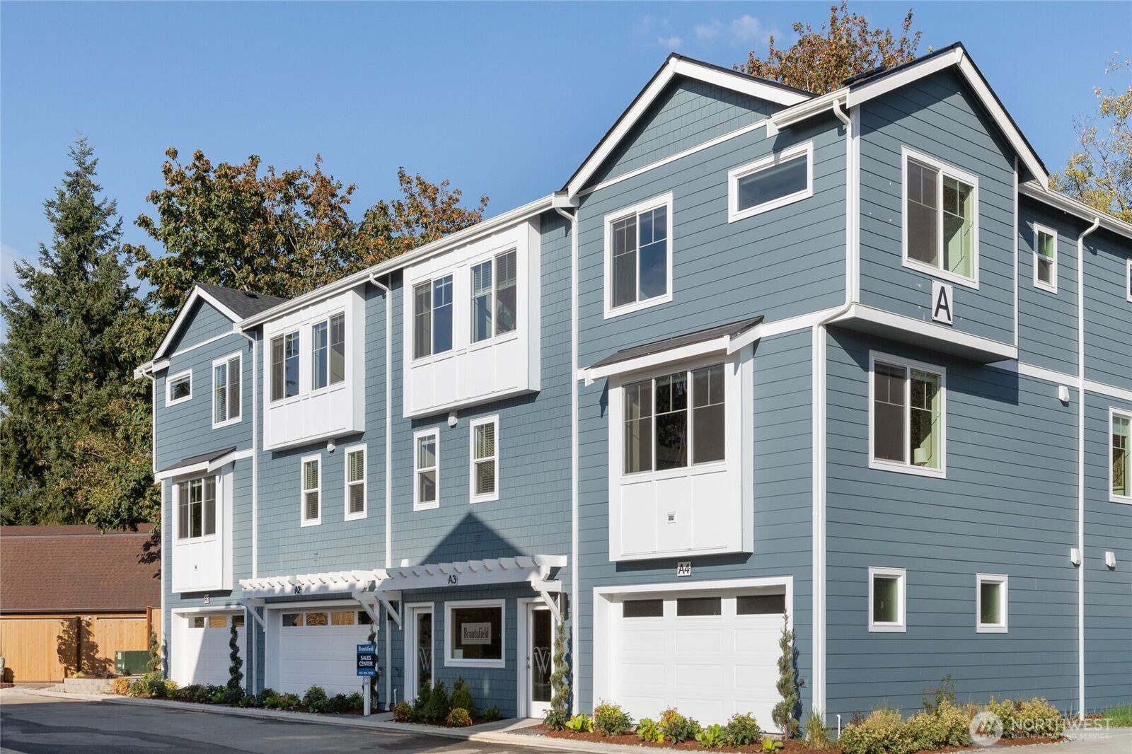 Property Photo:  14424  Madison Way E2  WA 98087 