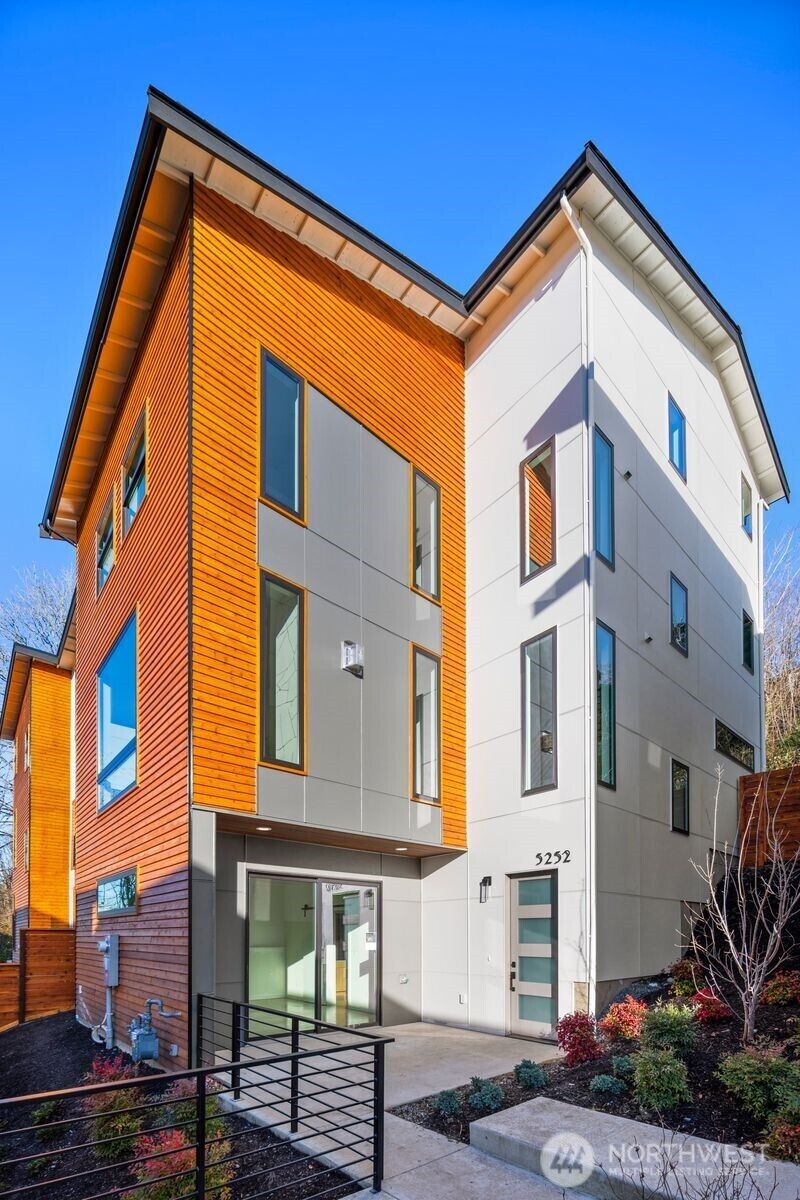 Property Photo:  5252  23rd Avenue SW  WA 98106 