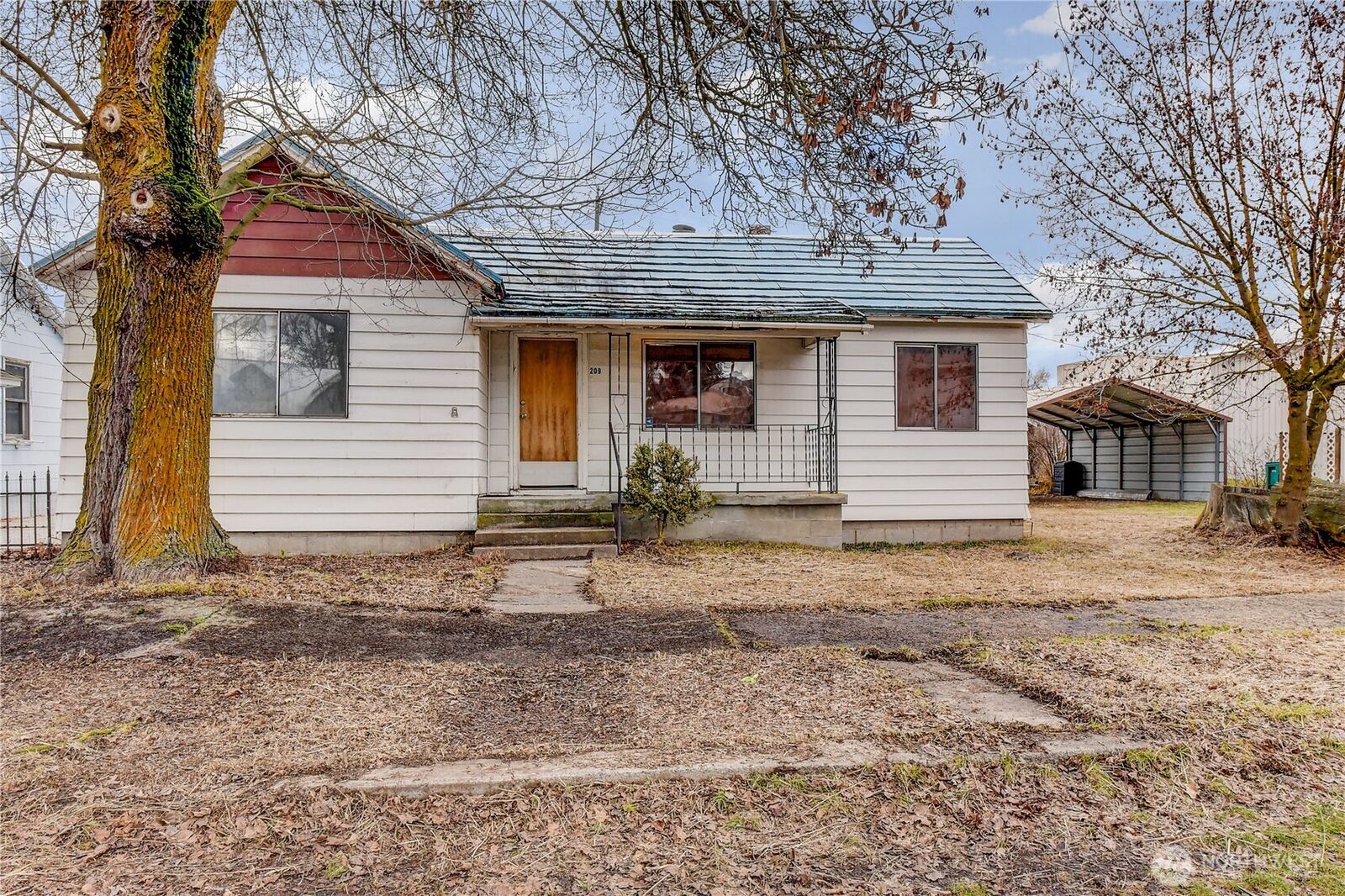 Property Photo:  209 SE May Avenue  WA 99185 