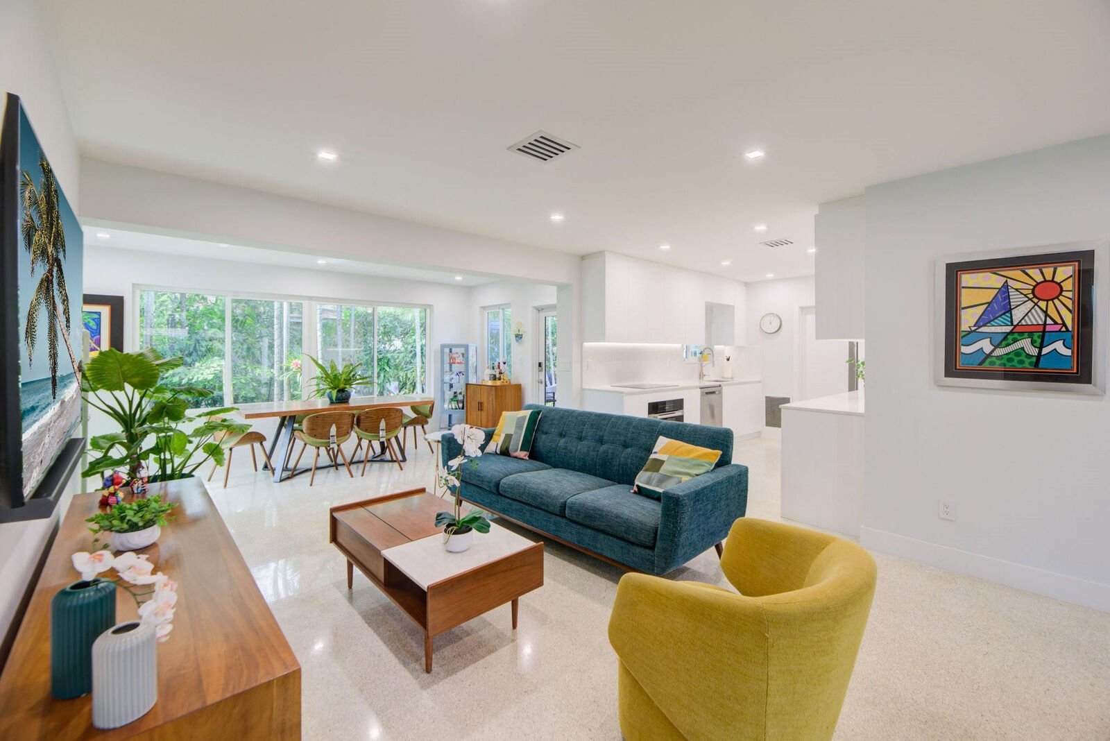 Property Photo: 16100 NE 7th Avenue FL 33162