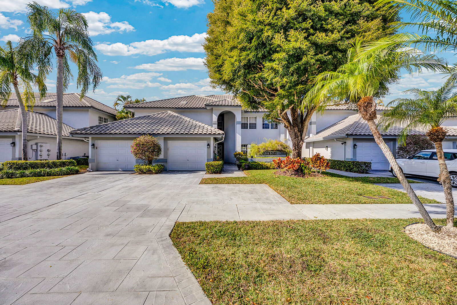 Property Photo: 11571 Briarwood Circle 1 FL 33437