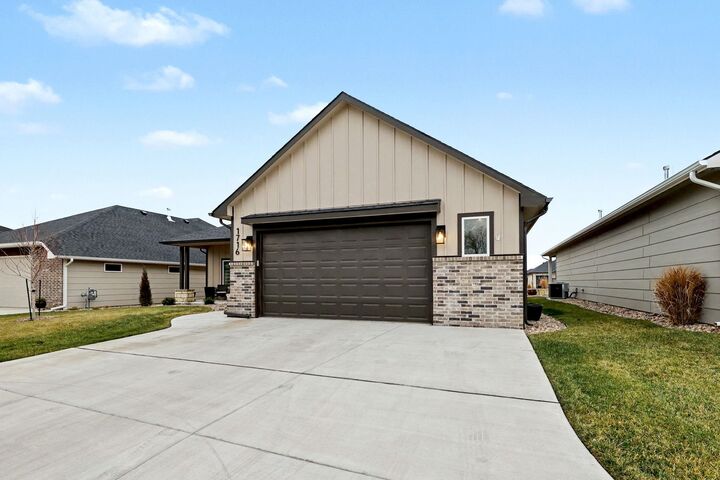 Property Photo:  1716 N Forestview Ct  KS 67235 