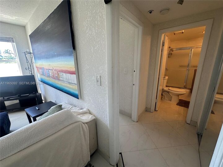 Property Photo:  802 Euclid Ave 305  FL 33139 