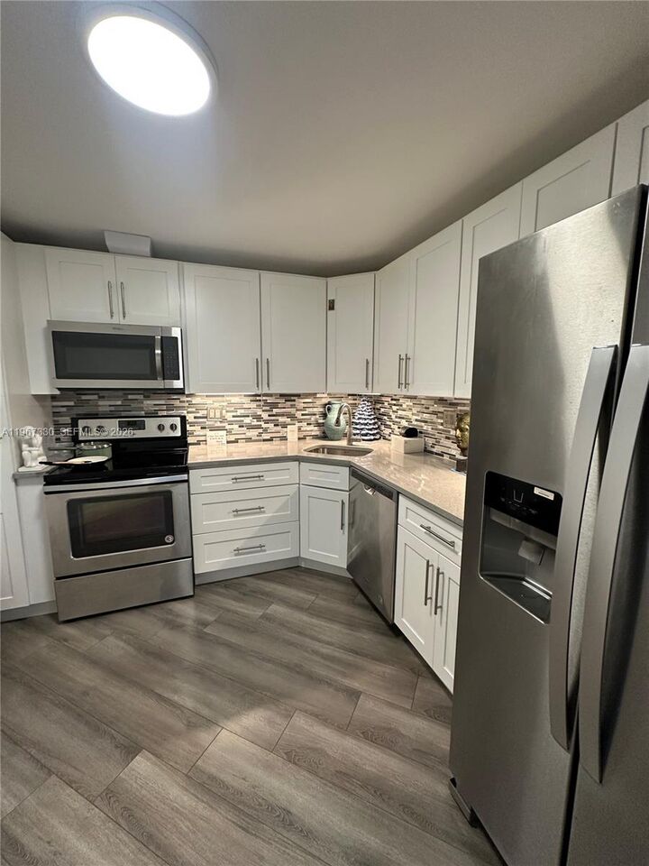 Property Photo: 2750 NE 183rd St Ph07 FL 33160