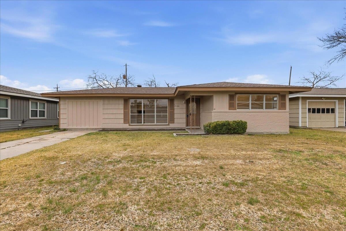 Property Photo: 1520 Longhorn TX 77630