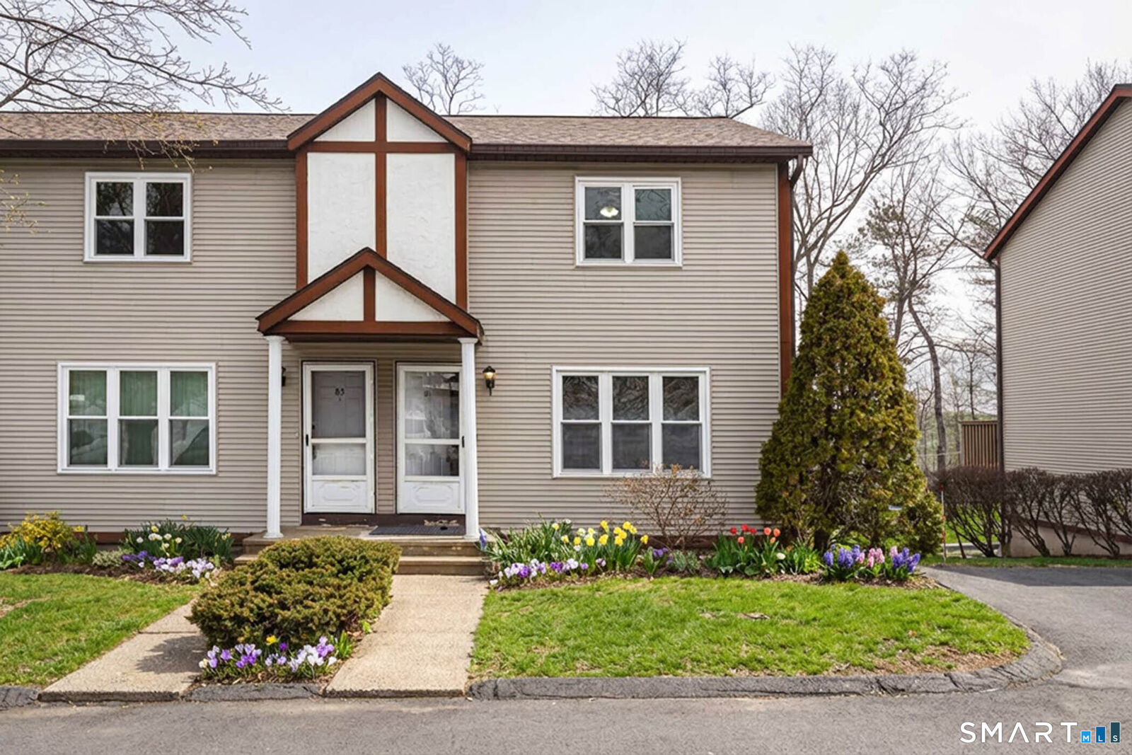 Property Photo: 71 White Oak Avenue Apt B6 CT 06062