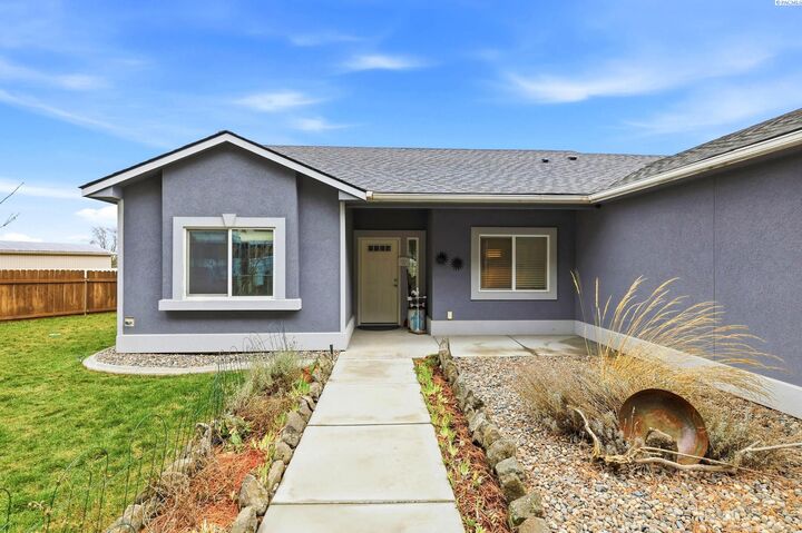 Property Photo:  260 E 45th Ave  WA 99337 