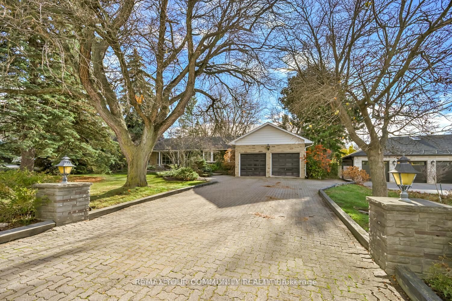 Property Photo: 23 Denham Drive ON L4C 6H6