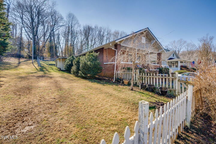 Property Photo: 605 Franklin Street TN 37604