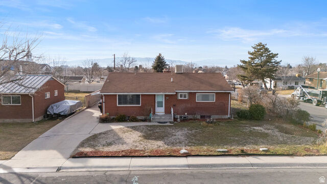 Property Photo: 912 S 100 E UT 84058