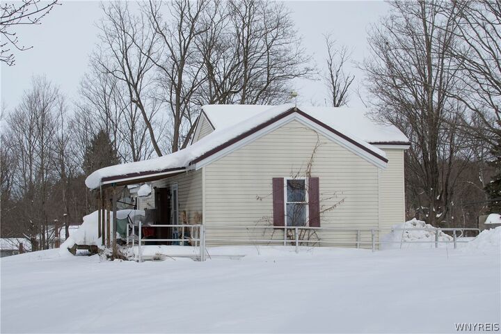 Property Photo:  11421 Hanover Road  NY 14062 